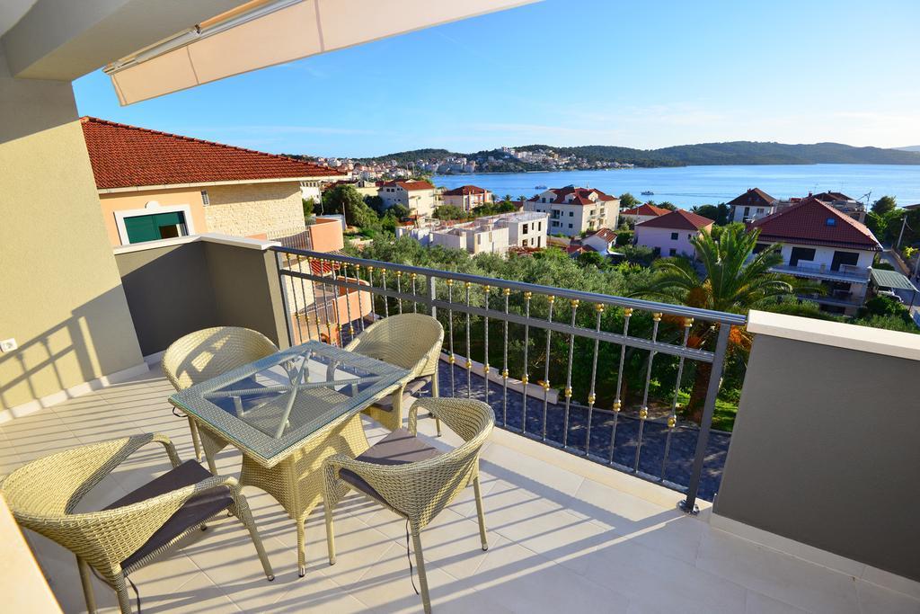 Apartments Villa Coratina Trogir Exterior photo